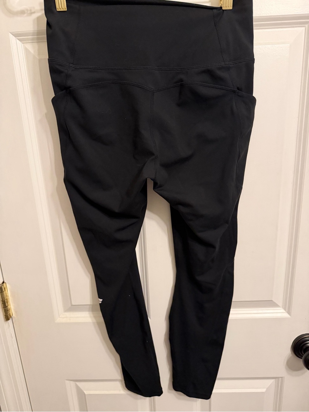 Womens Fabletics size large short Black Stretch Active Leggings with pockets